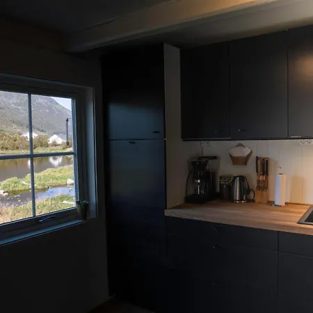 Charming Lofoten House With A View Дом отдыха Laupstad