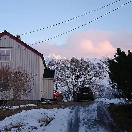 Дом отдыха Charming Lofoten House With A View Laupstad